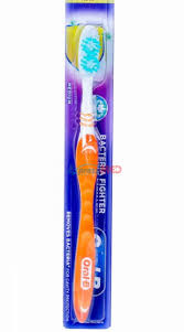 ORAL B BACTERIA FIGHTER TOOTH BRUSH