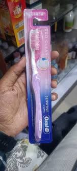 ORAL B PRO CLEAN TOOTH BRUSH